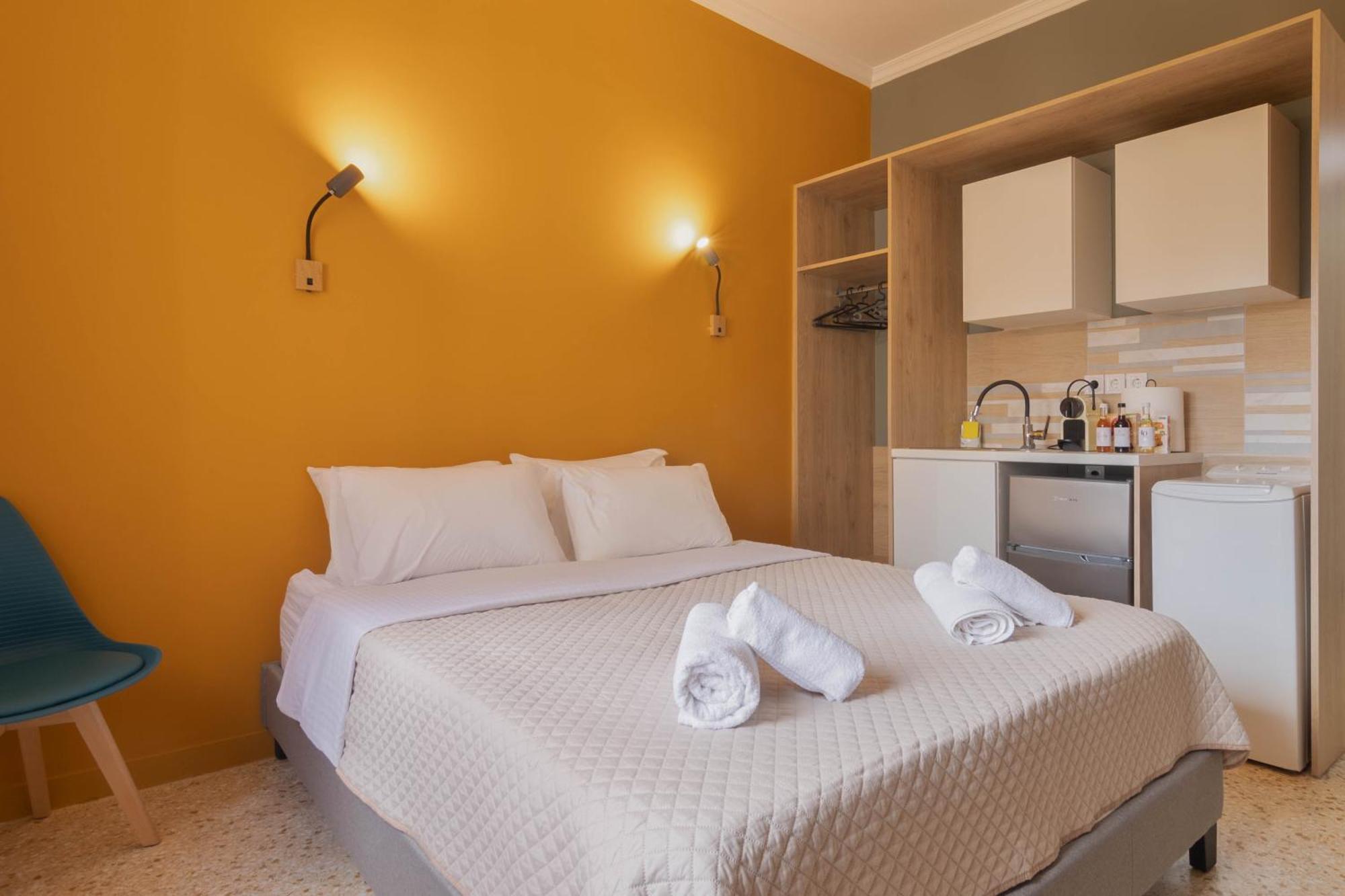 Vivid Cozy In Apartment